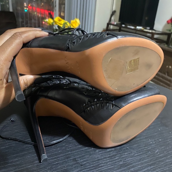 SUPER RARE ALAÏA Woven cut-out lace up sandals - Picture 12 of 12